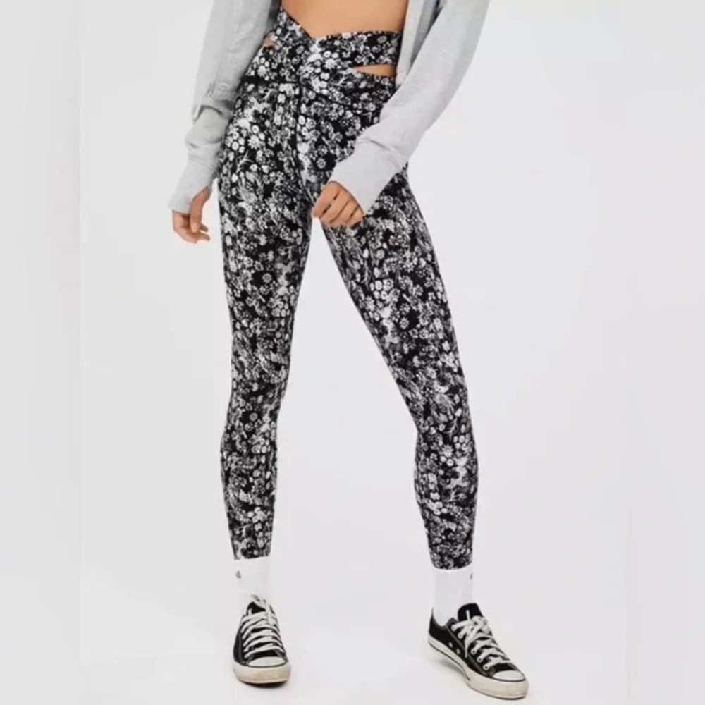 Aerie Real Me High Waisted Crossover Cut Out Leggings